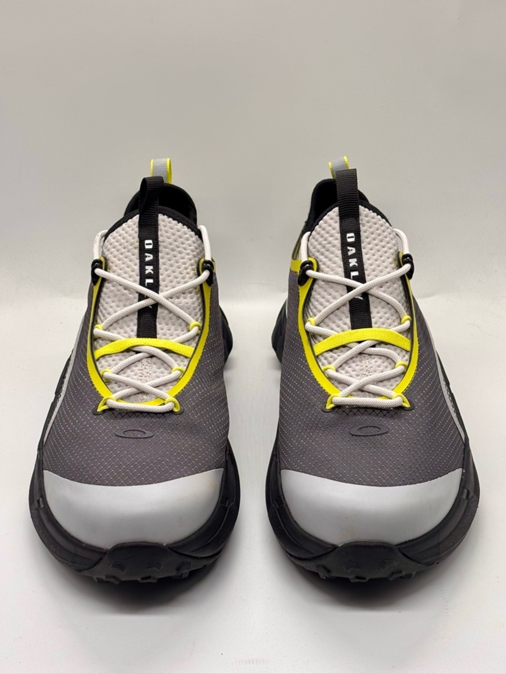 Oakley Light Shield Grey Yellow Hiking Trail Shoes Men’s Size 11 Store-Worn Only